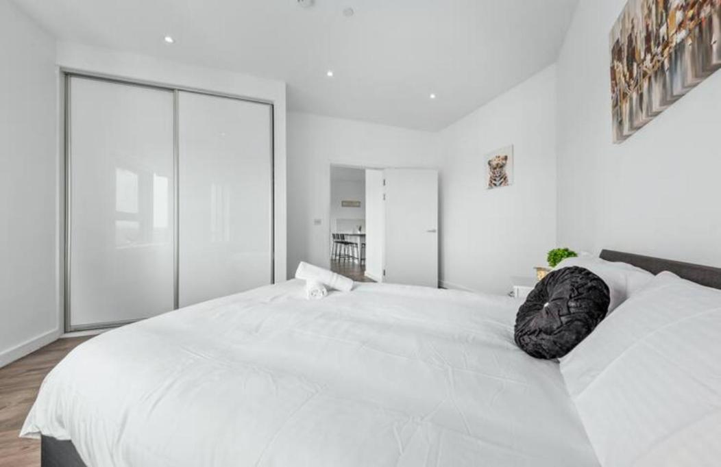 Delta 2 Bedroom Flat In London Dp102 クロイドン エクステリア 写真