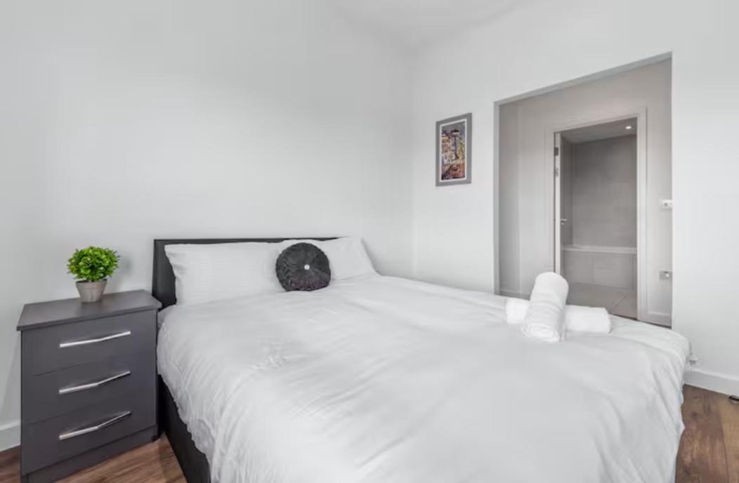 Delta 2 Bedroom Flat In London Dp102 クロイドン エクステリア 写真