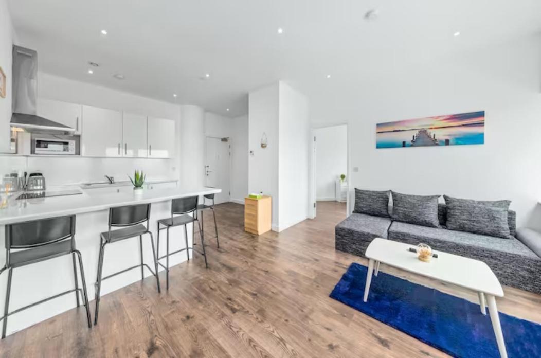 Delta 2 Bedroom Flat In London Dp102 クロイドン エクステリア 写真